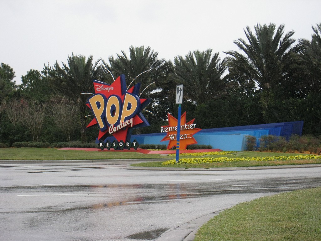 Disney 2010 D1 0090.jpg - January 9-11, 2010 Disney World Florida. Went to run the marathon. Saturday, fly down, check in, go to Expo to pick up packet, then to see Blue Man Group in the evening.